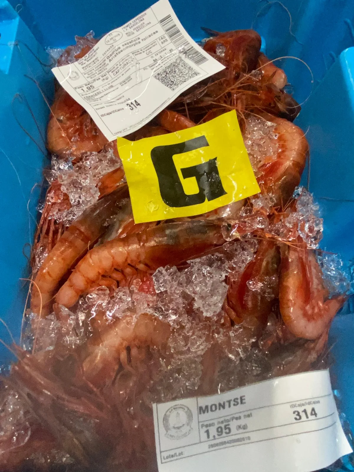 Gambas rojas con etiquetas de origen y trazabilidad